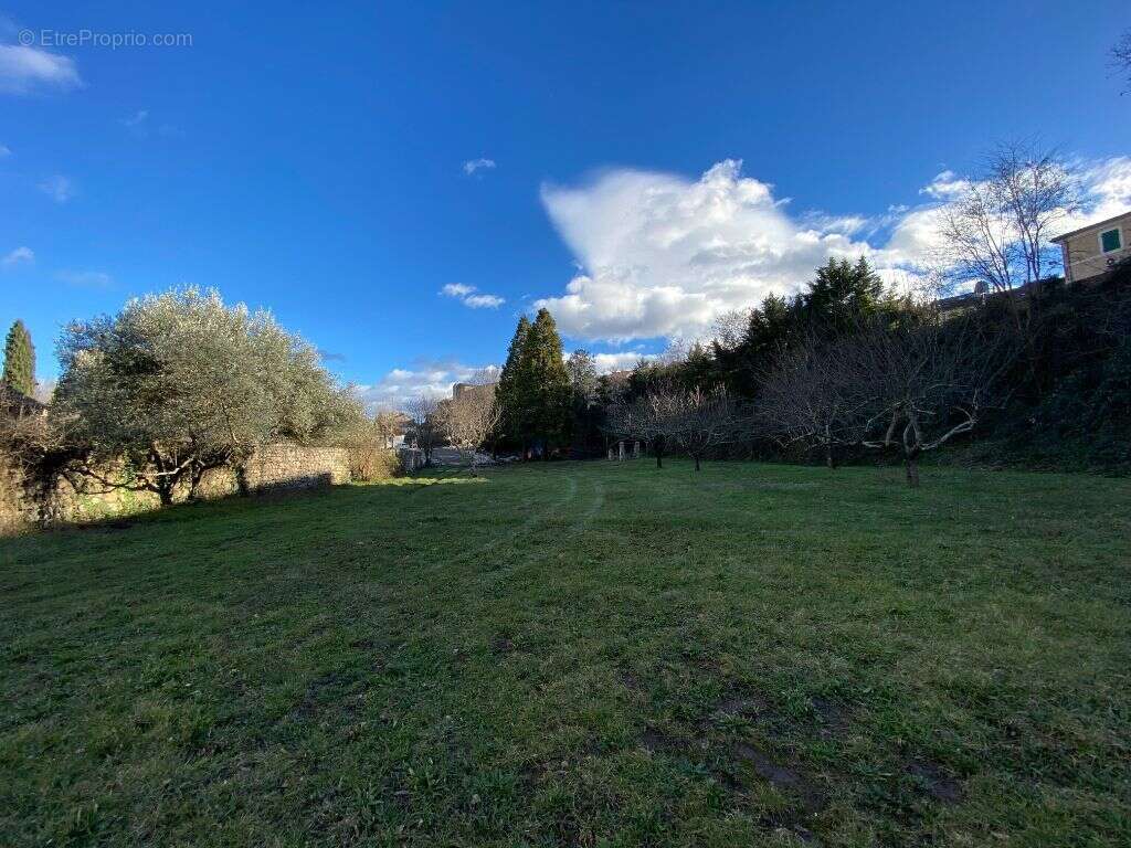 Terrain à JOYEUSE