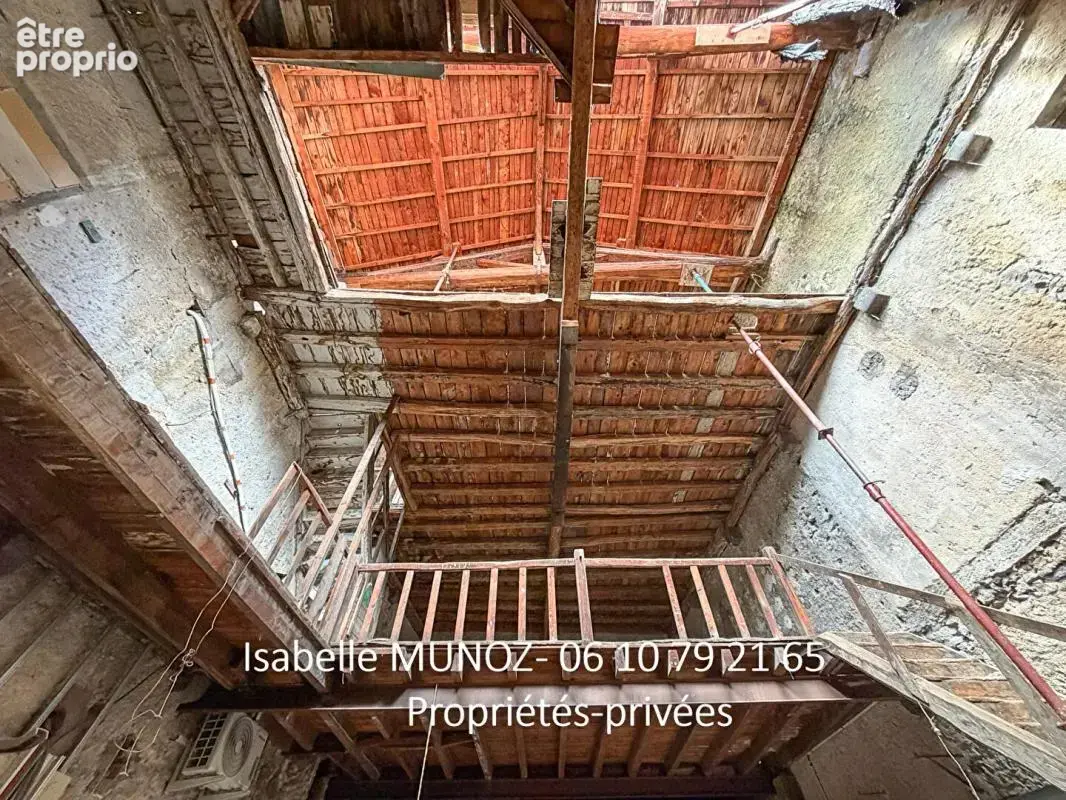 Immeuble Riom, 122 m2 et 180m2 de dépendances (grange avec parking, cave voutée?) - photo 13