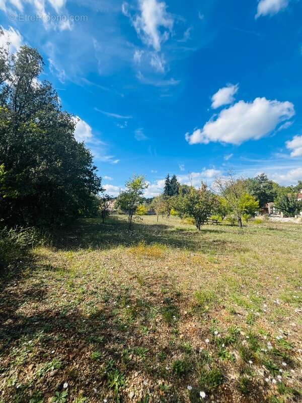 Terrain à CAMPS-LA-SOURCE