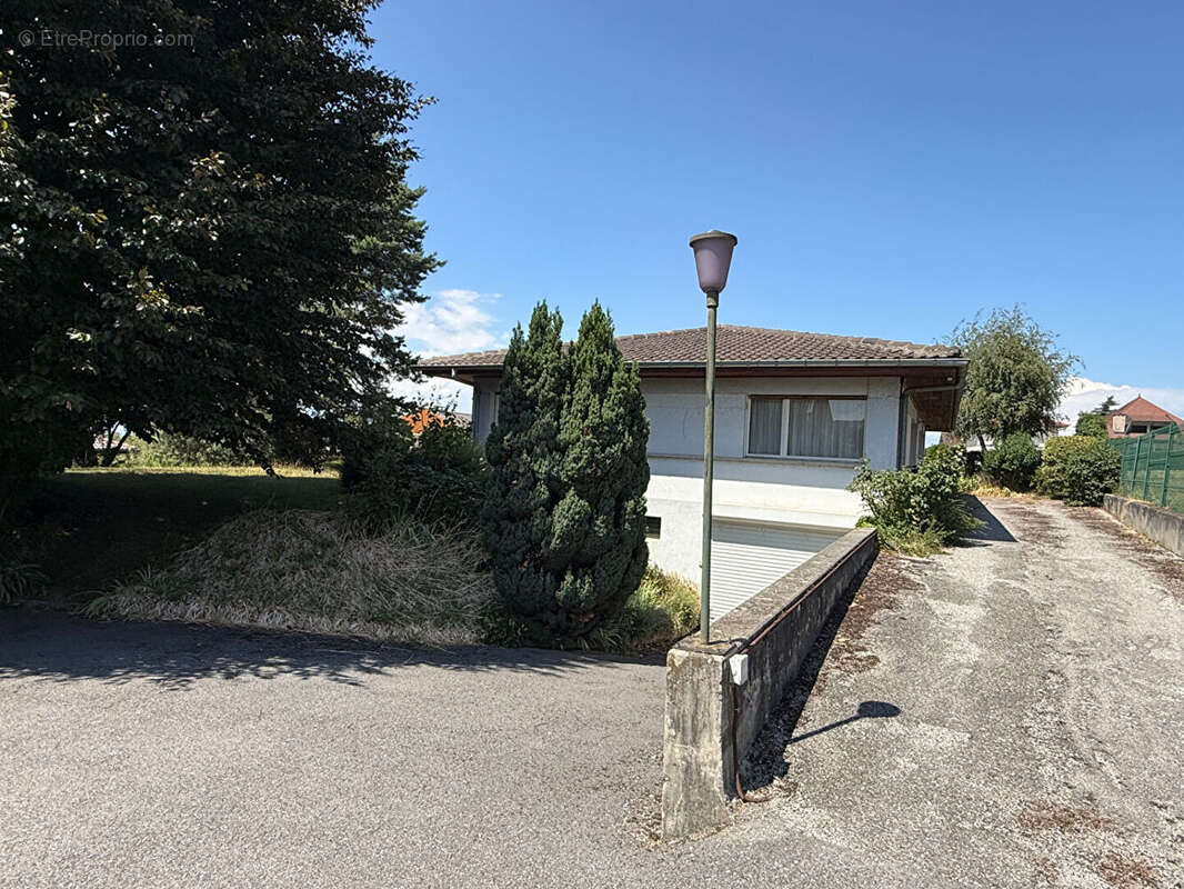 À vendre - Cranves-Sales - Maison d'architecte de 225 m² habitables sur 1 364 m² de terrain - photo 18