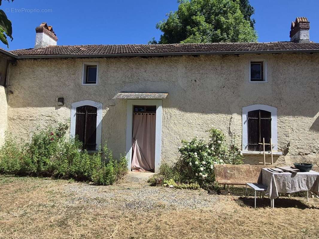 À vendre, proche de Tarbes (Hautes-Pyrénées): maison de plain-pied (ancienne fermette) à rénover avec grenier, garage, cour priv - photo 4