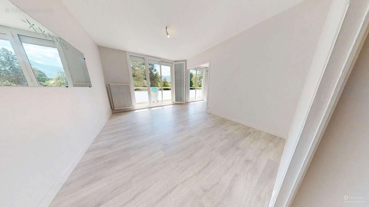 Appartement à SAINT-MARTIN-D'HERES