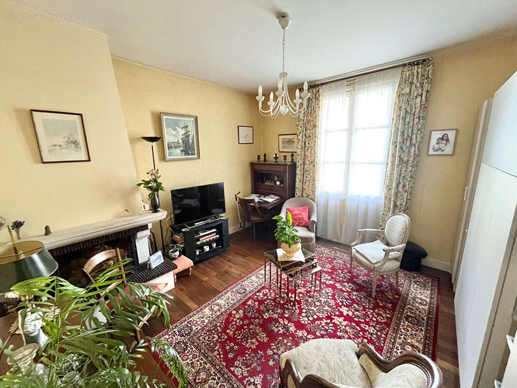 Maison à SAINT-CYR-SUR-LOIRE