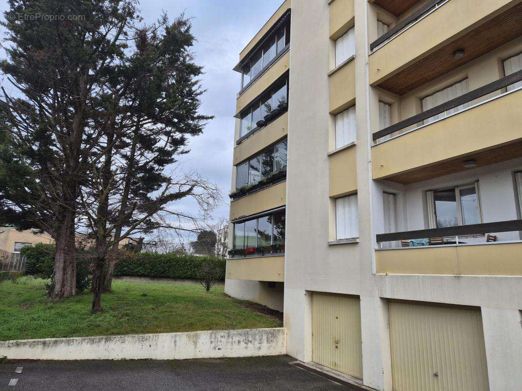 Appartement à DECINES-CHARPIEU
