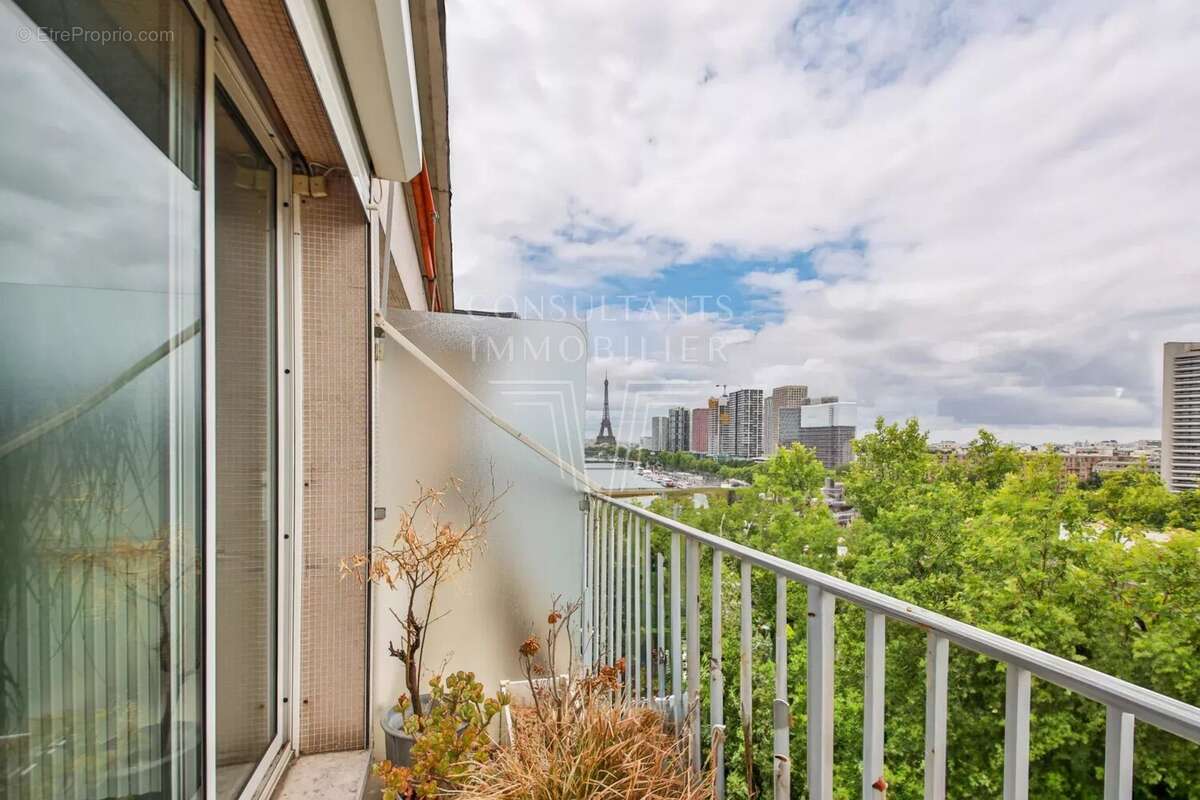 Appartement à PARIS-16E