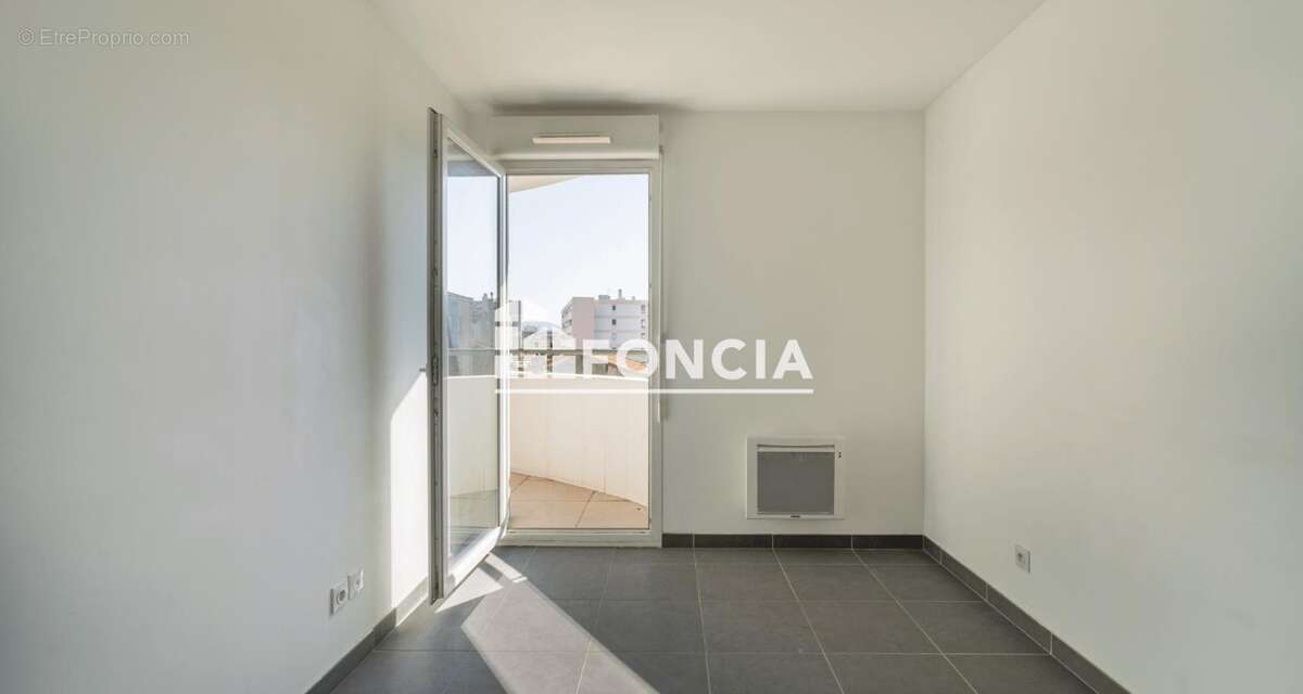 Appartement à MARSEILLE-4E