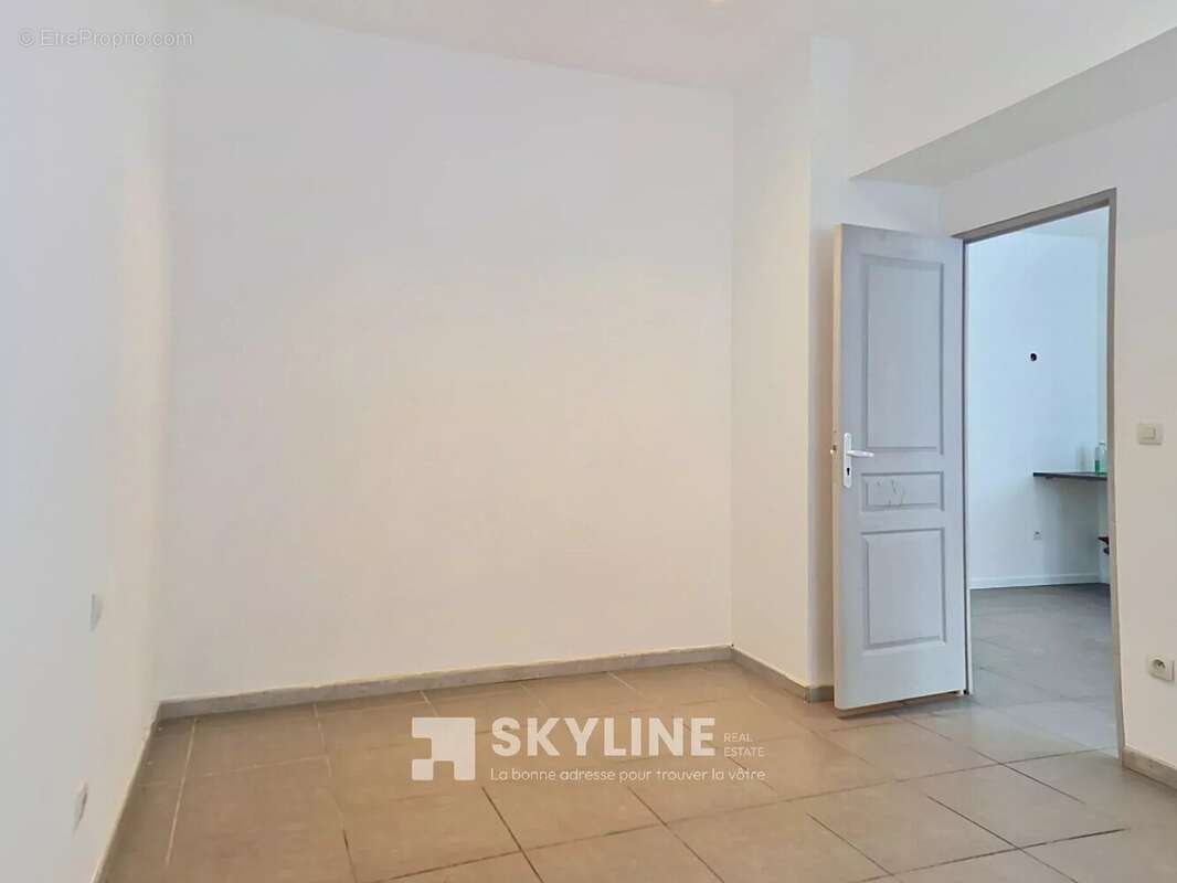 Appartement à MARSEILLE-4E