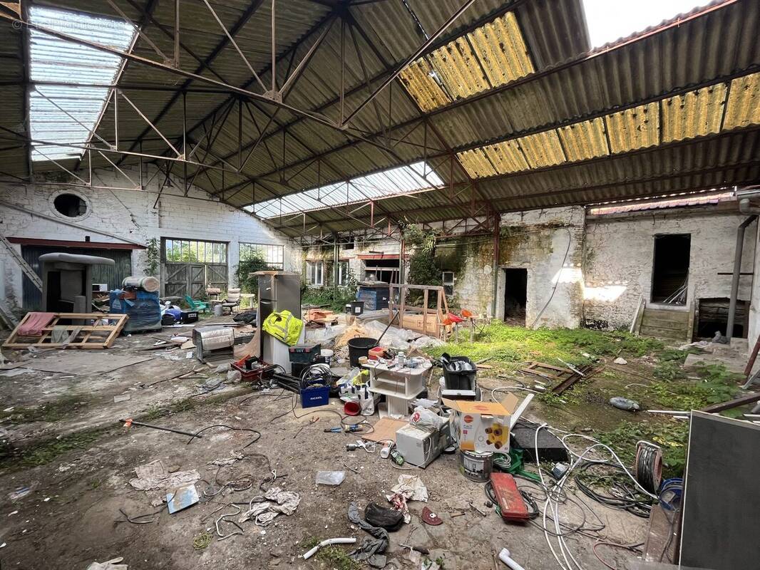 Parking à NEUVILLE-SOUS-MONTREUIL