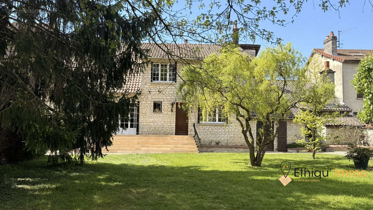 Maison à VILLE-SOUS-LA-FERTE