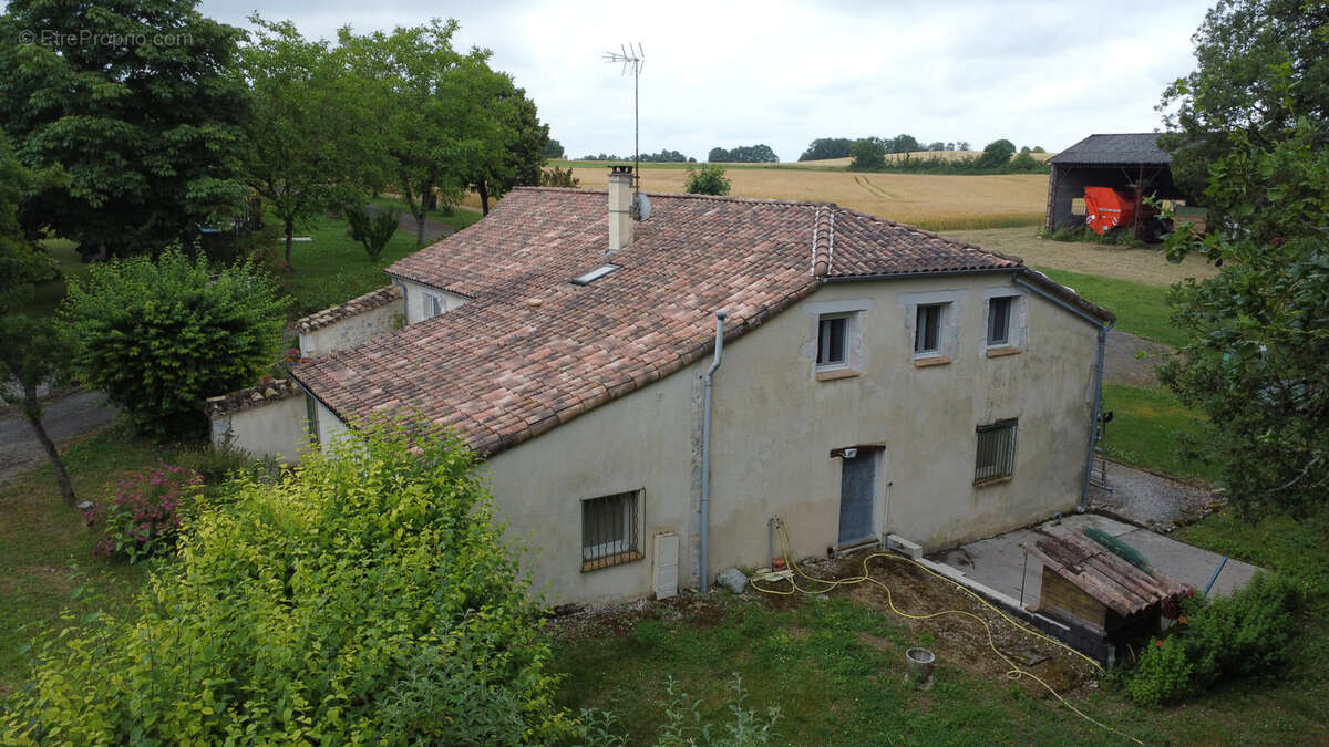 Maison à MONTAIGU-DE-QUERCY