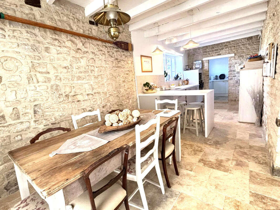 CUISINE - Maison à AUNAC