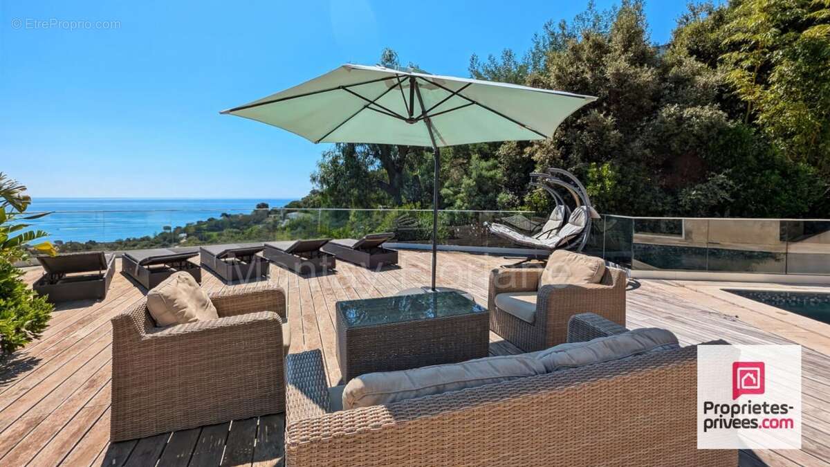 Maison à ROQUEBRUNE-SUR-ARGENS