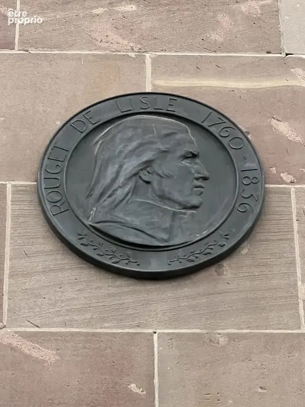 En Façade mitoyenne de la Banque de France  - Appartement à STRASBOURG