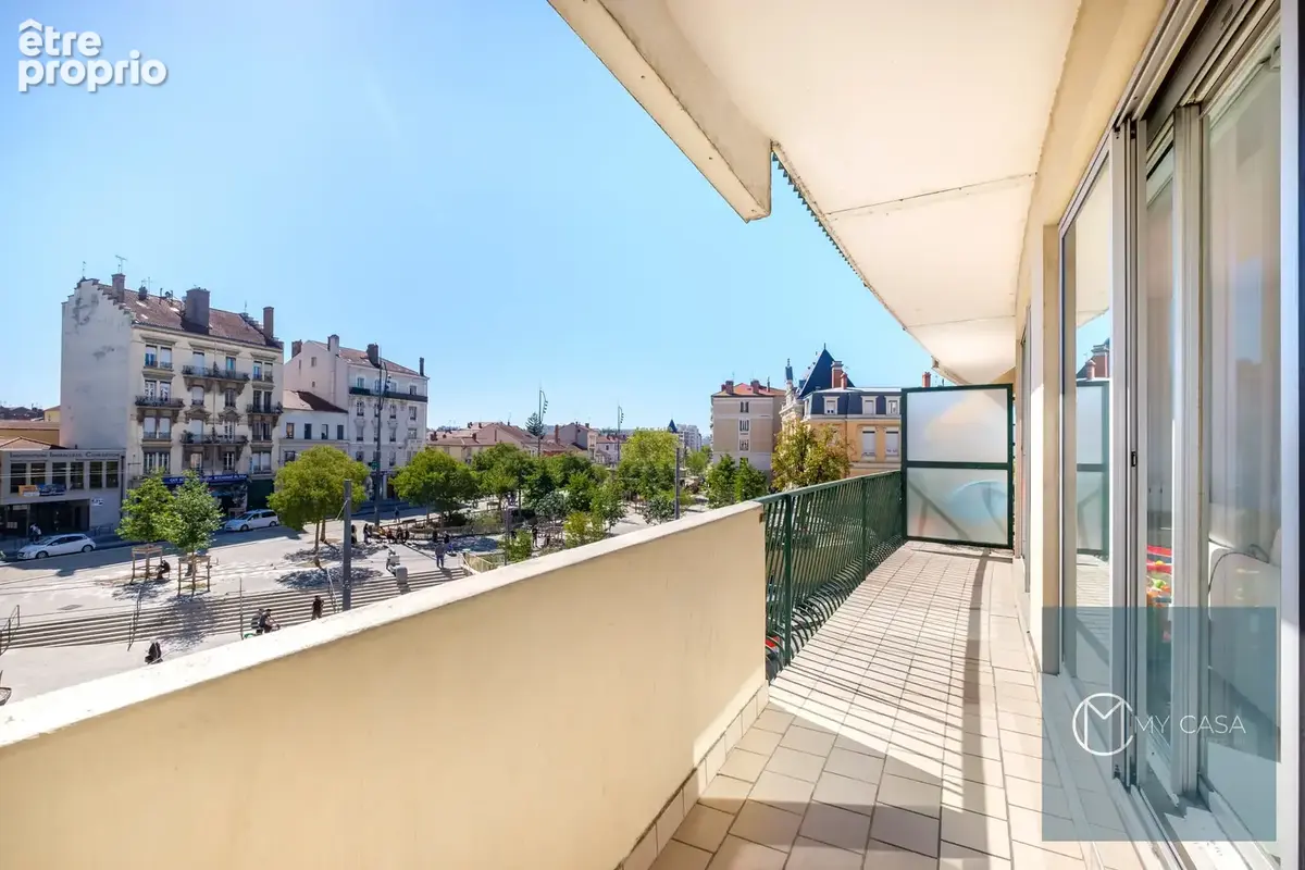 Villeurbanne - Appartement rénové de 91,17 m2 avec balcon - photo 9