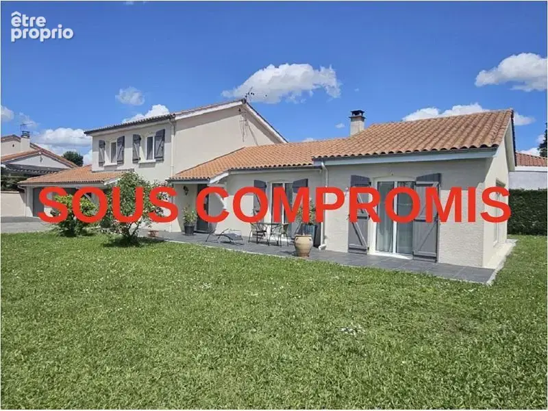Maison à MONTROND-LES-BAINS