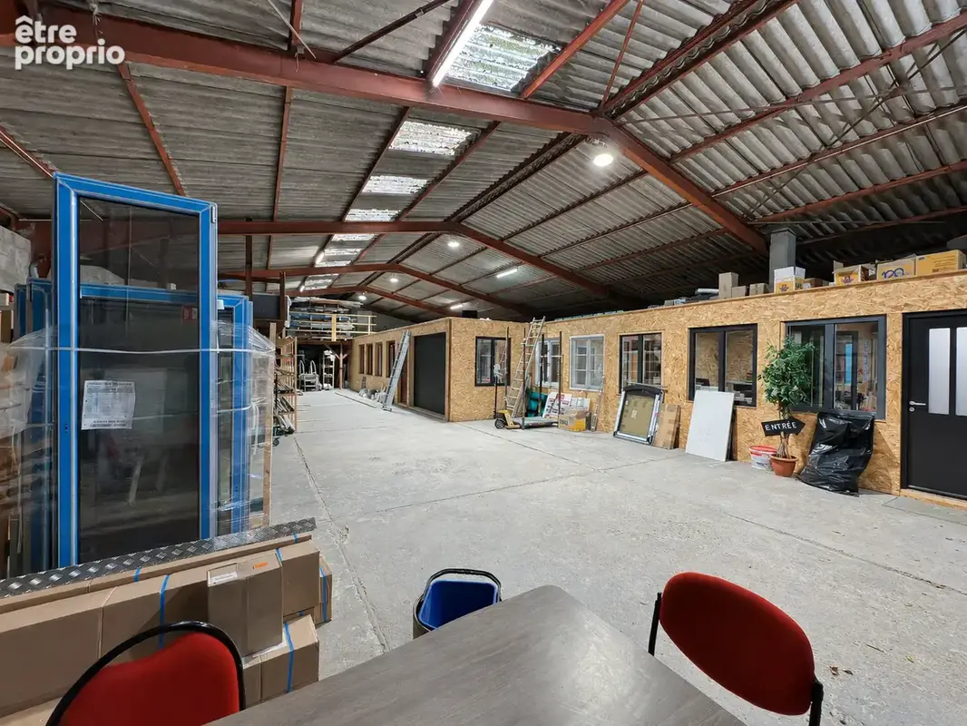 Local professionnel a usage d'entrepot - 400 m2 - photo 4