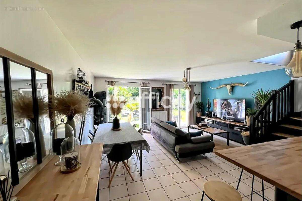 Maison 95 m² à Vaulx-En-Velin  - photo 6