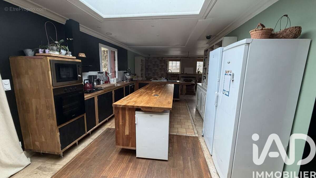 Maison 121 m² à Celle-Levescault  - photo 8