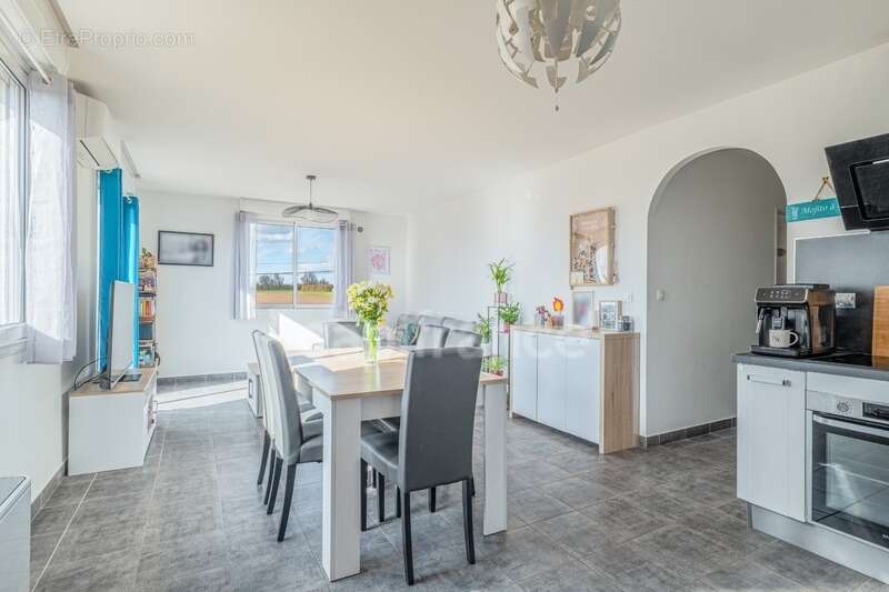 Appartement à NEYRON