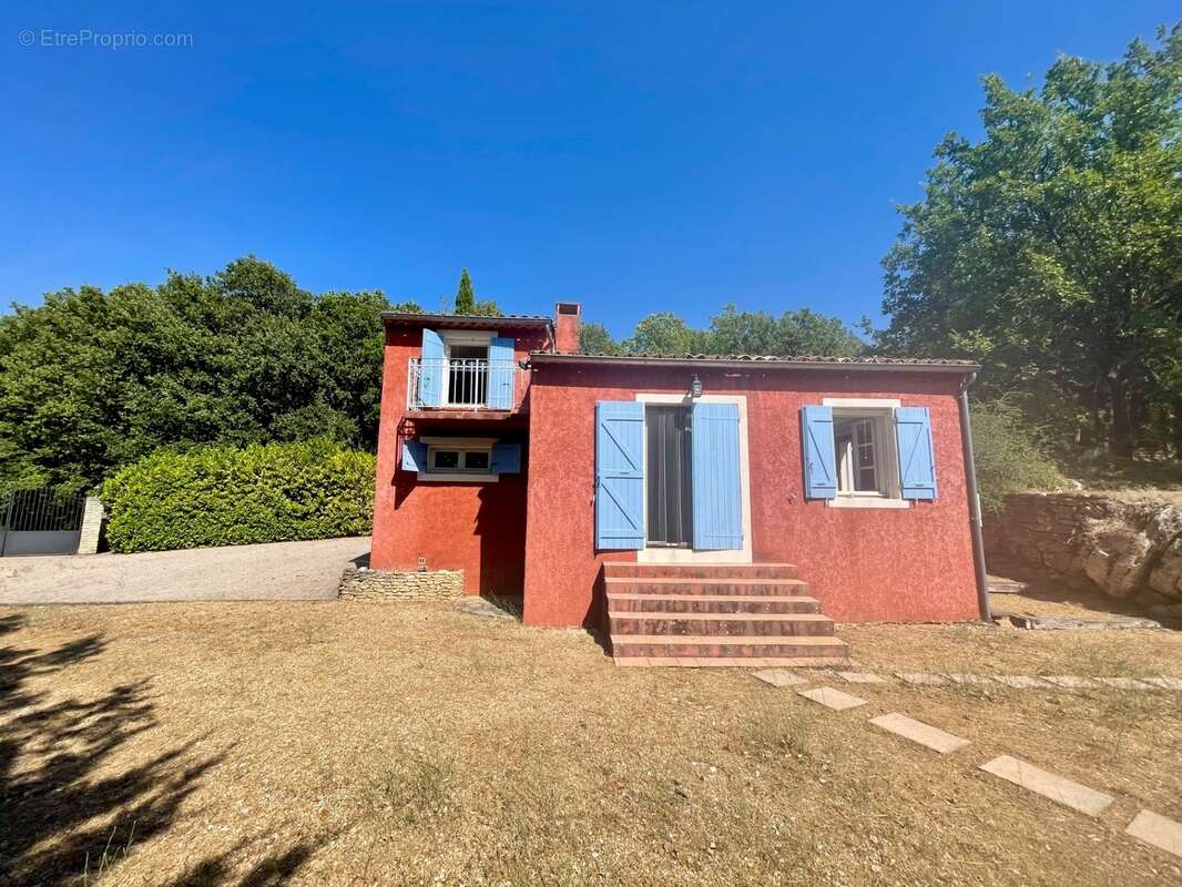 À vendre – Maison avec piscine et grand terrain arboré à Saignon (84400) - photo 4