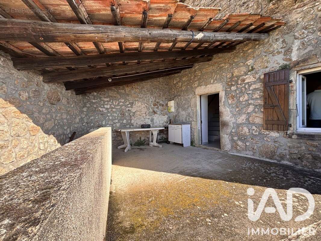 Maison 60 m² à Chazeaux  - photo 2