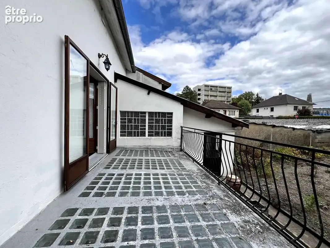 BAR LE DUC : Maison de ville 74 m² à rénover, 4 pièces, 2 chambres, garage, terrasse et jardin - photo 2