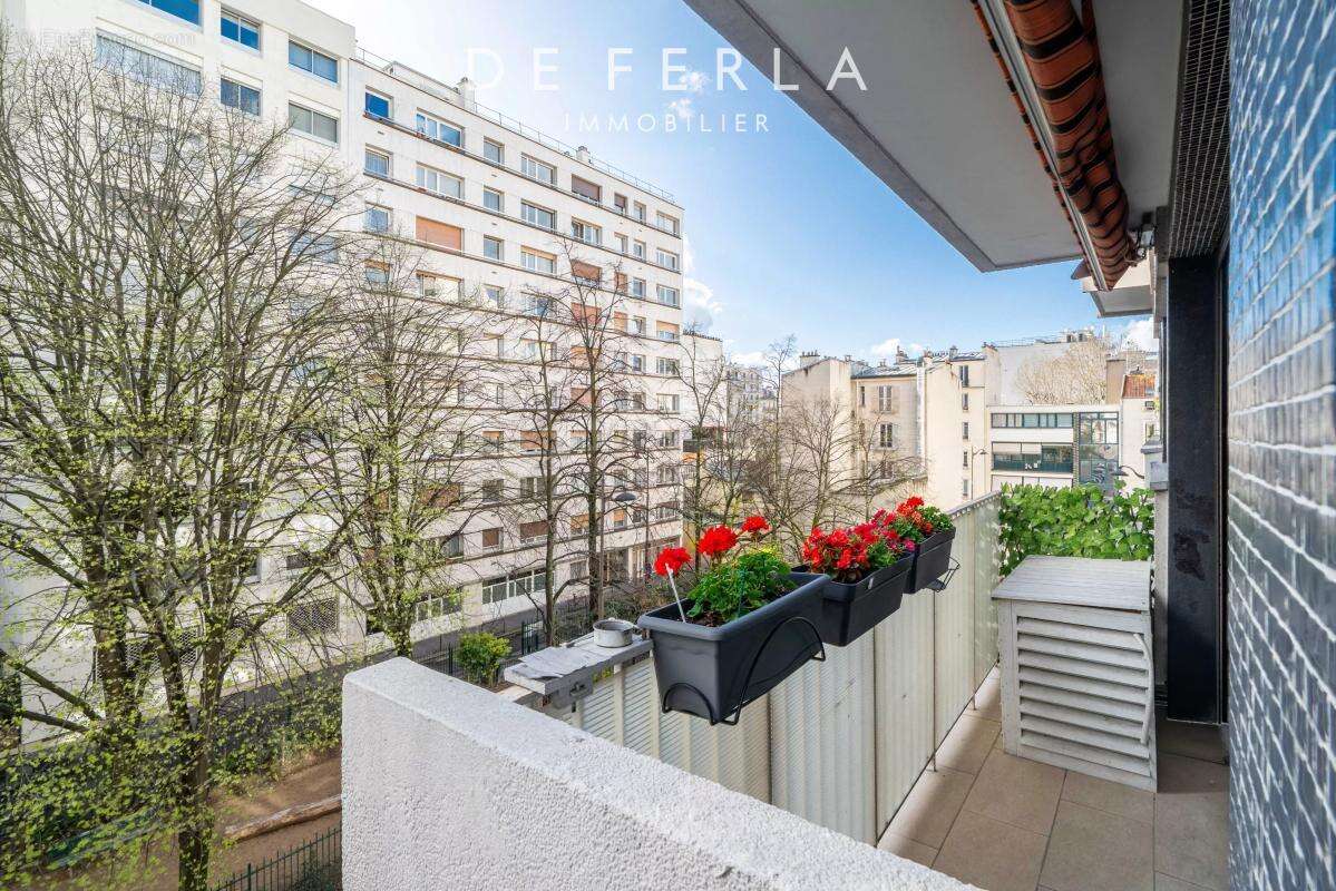 Appartement à PARIS-14E