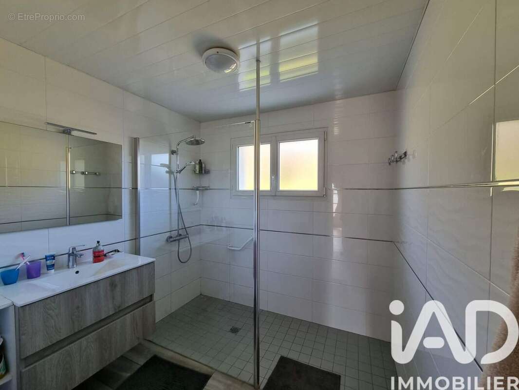 Maison 128 m² à Guern  - photo 8
