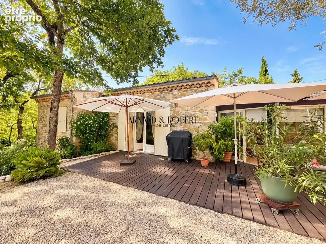 Maison à MONTJOUX