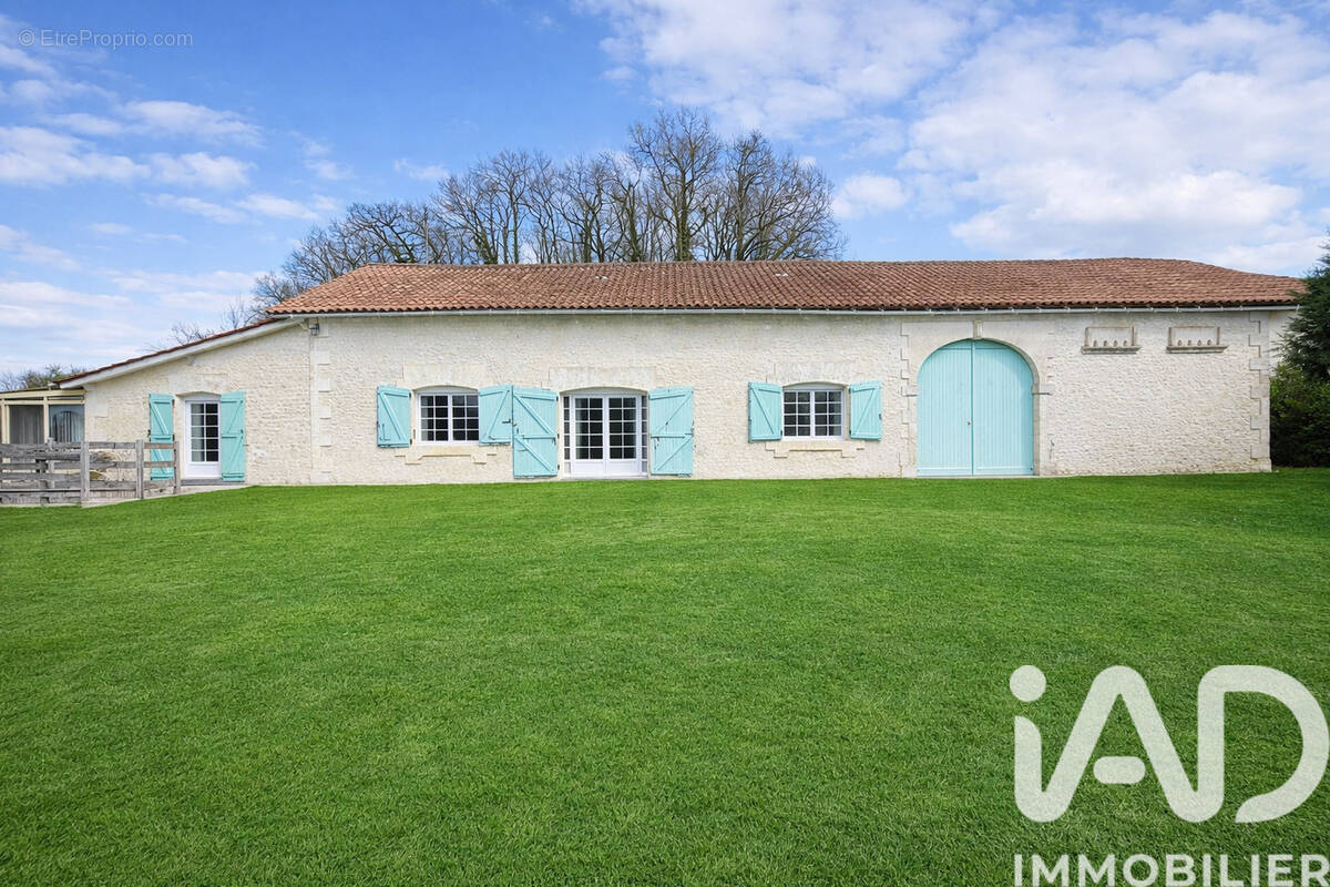Photo 1 - Maison à BRIE-SOUS-BARBEZIEUX