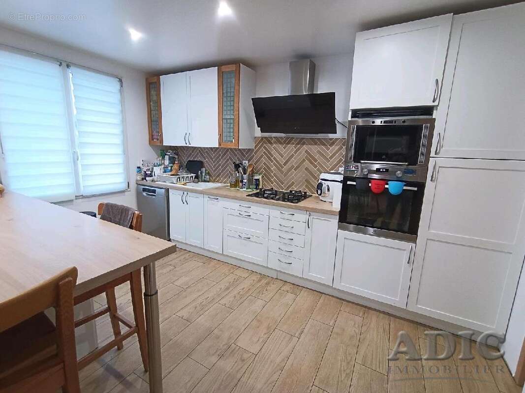 Maison 111 m² à Le Plessis-Belleville  - photo 4