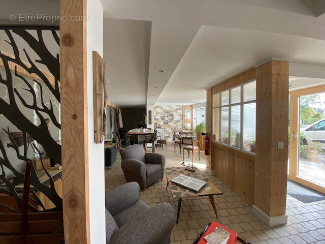 Commerce à HEROUVILLE-SAINT-CLAIR