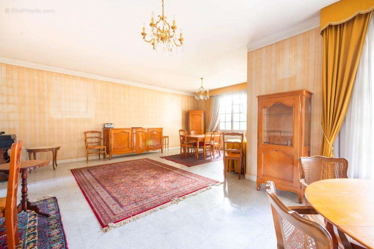 Maison à L'HAY-LES-ROSES