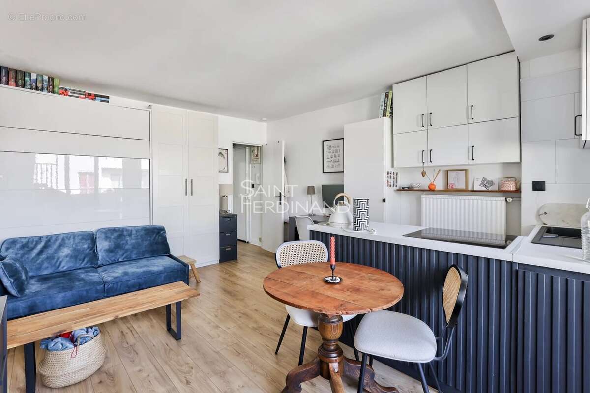 Appartement à PARIS-17E