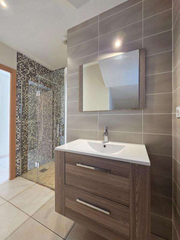 Maison à MONTELIMAR