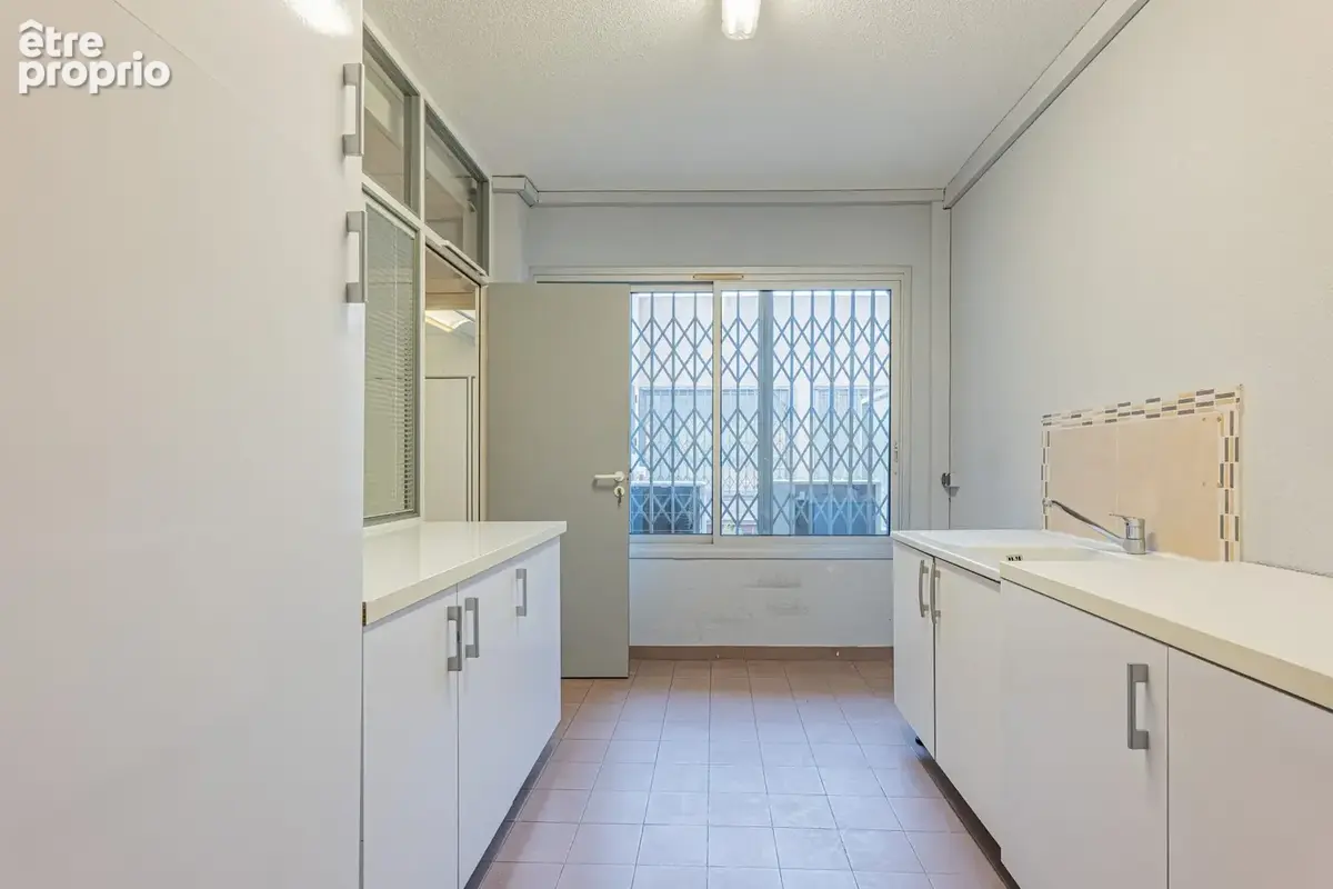Commerce 150 m² à vendre à Saint-Laurent-Du-Var (06700) - photo 9