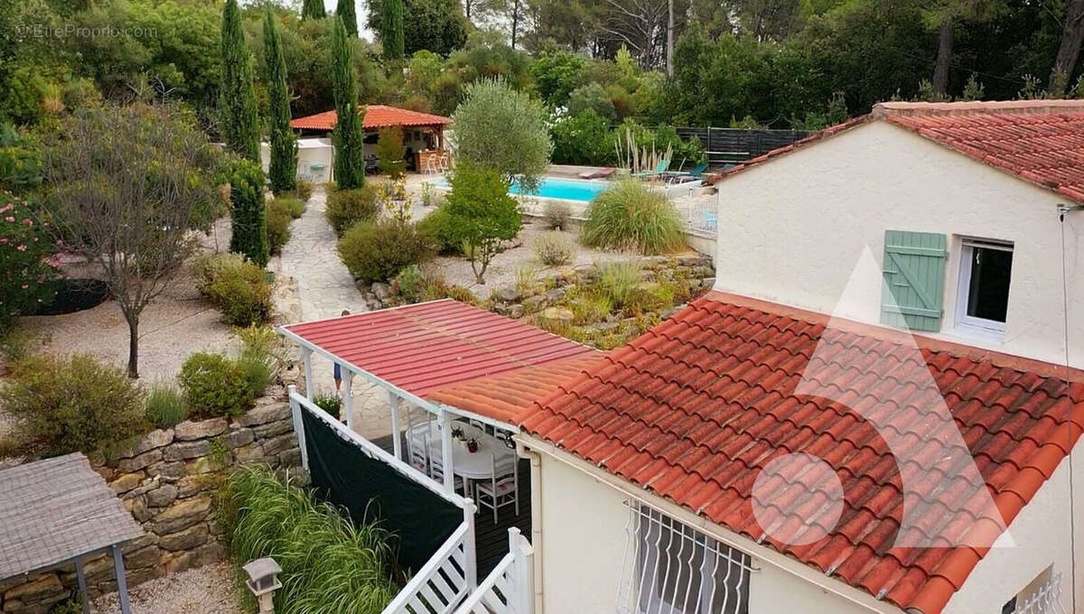 Maison à COTIGNAC