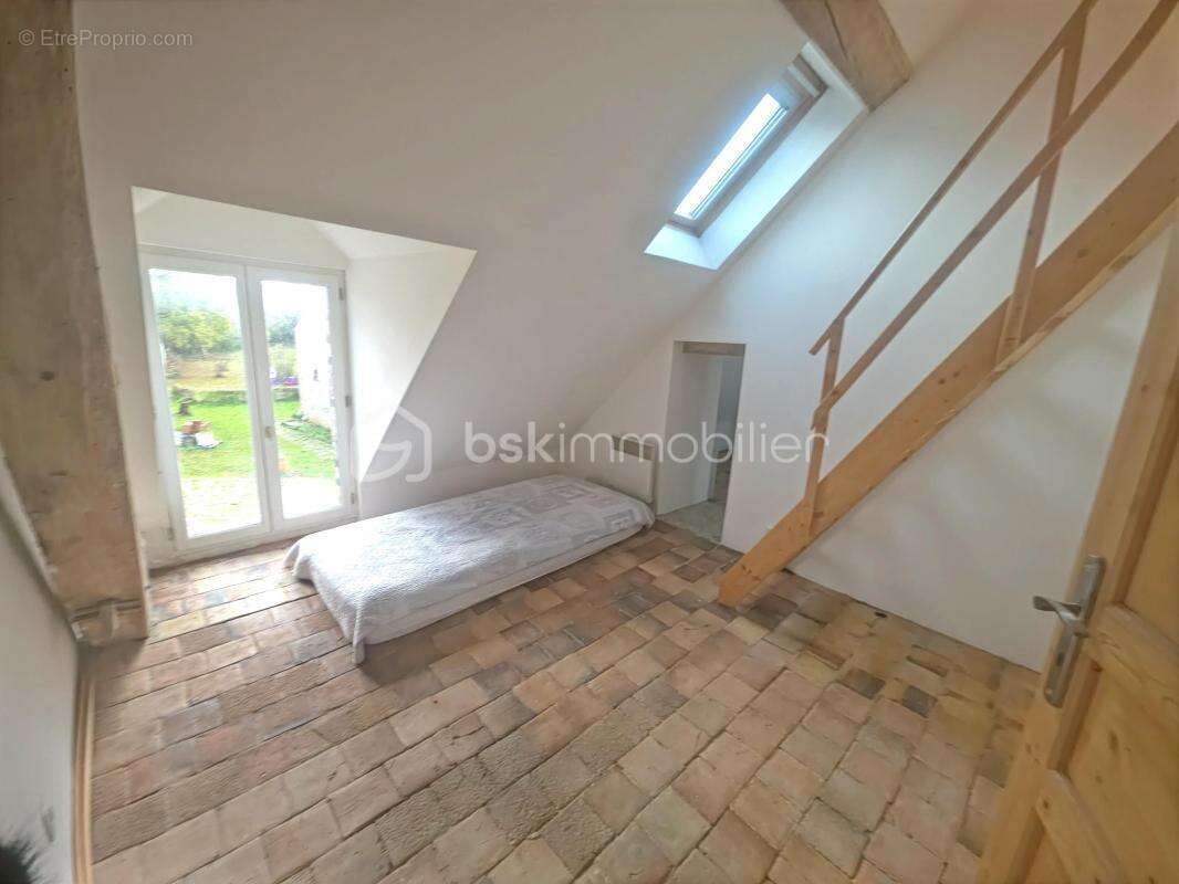 Longère de 210 m² à Courtemaux (45320) - photo 17