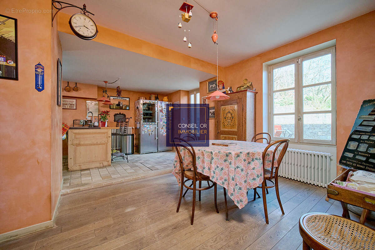 Maison à SAINT-GENIS-LAVAL