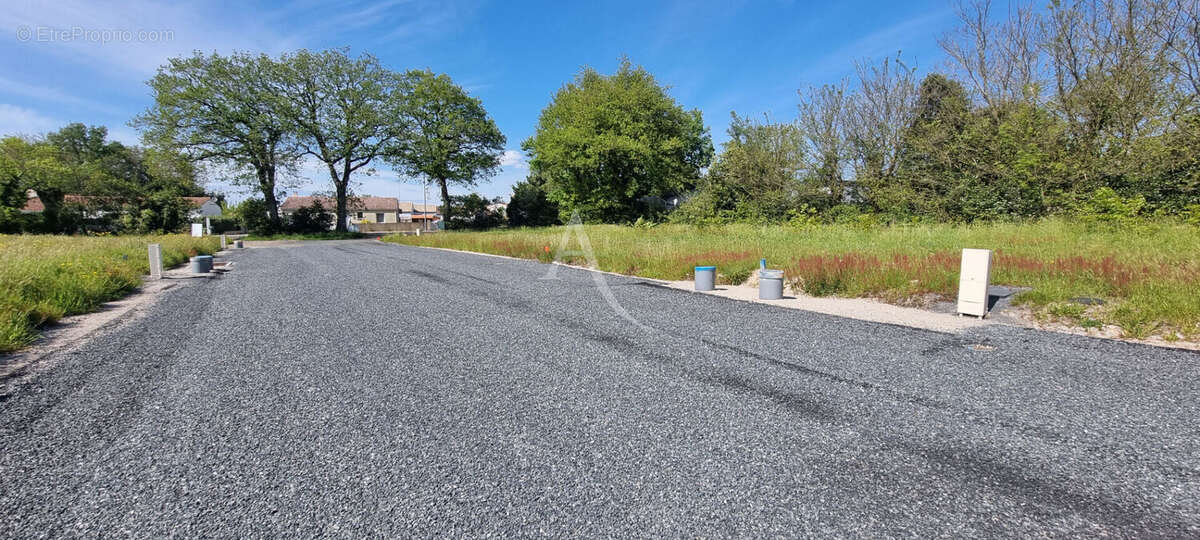 Terrain à COMMEQUIERS