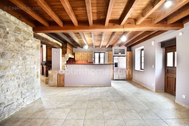 Maison à EGLISENEUVE-PRES-BILLOM