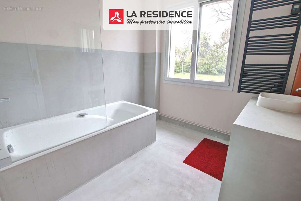 Maison à LES ESSARTS-LE-ROI