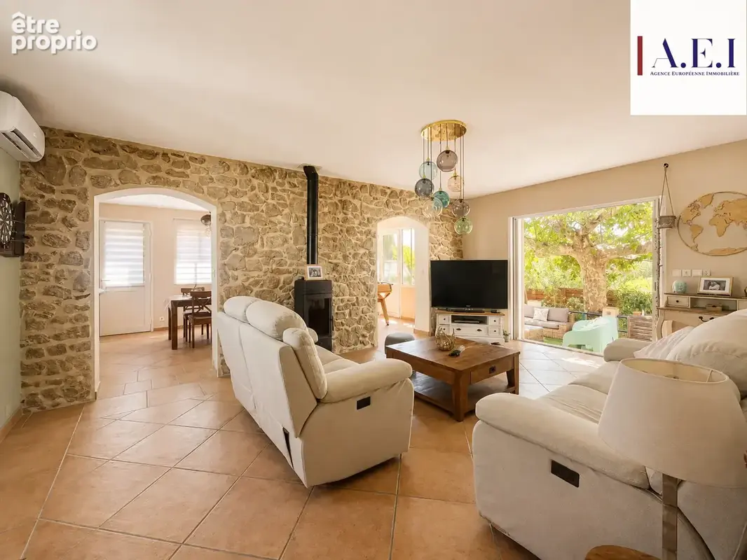 Six-Fours-les-Plages   Propriété provençale de 273 m2 avec piscine & garage - photo 6
