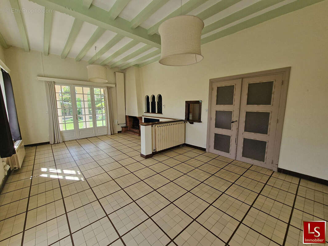 Maison à RENAISON