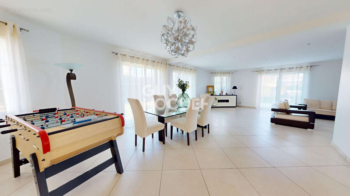 Maison à SAINT-CYR-SUR-LOIRE