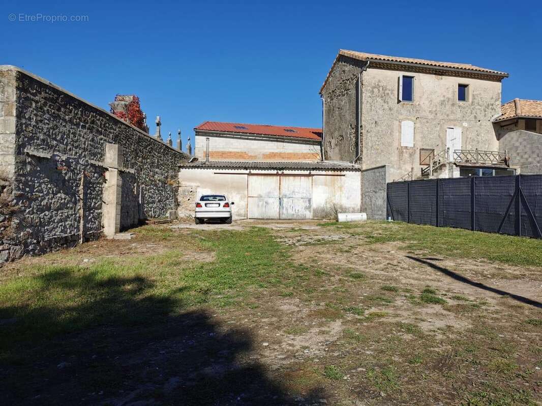   - Terrain à AUBENAS