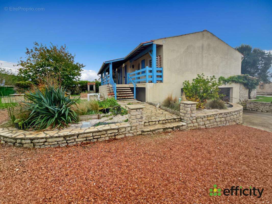 Maison à SAINTE-SOULLE