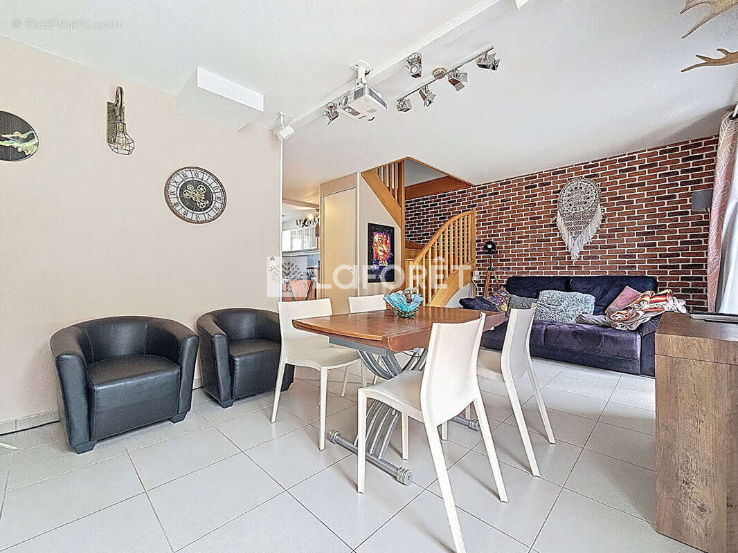 Maison à MAGNY-LE-HONGRE