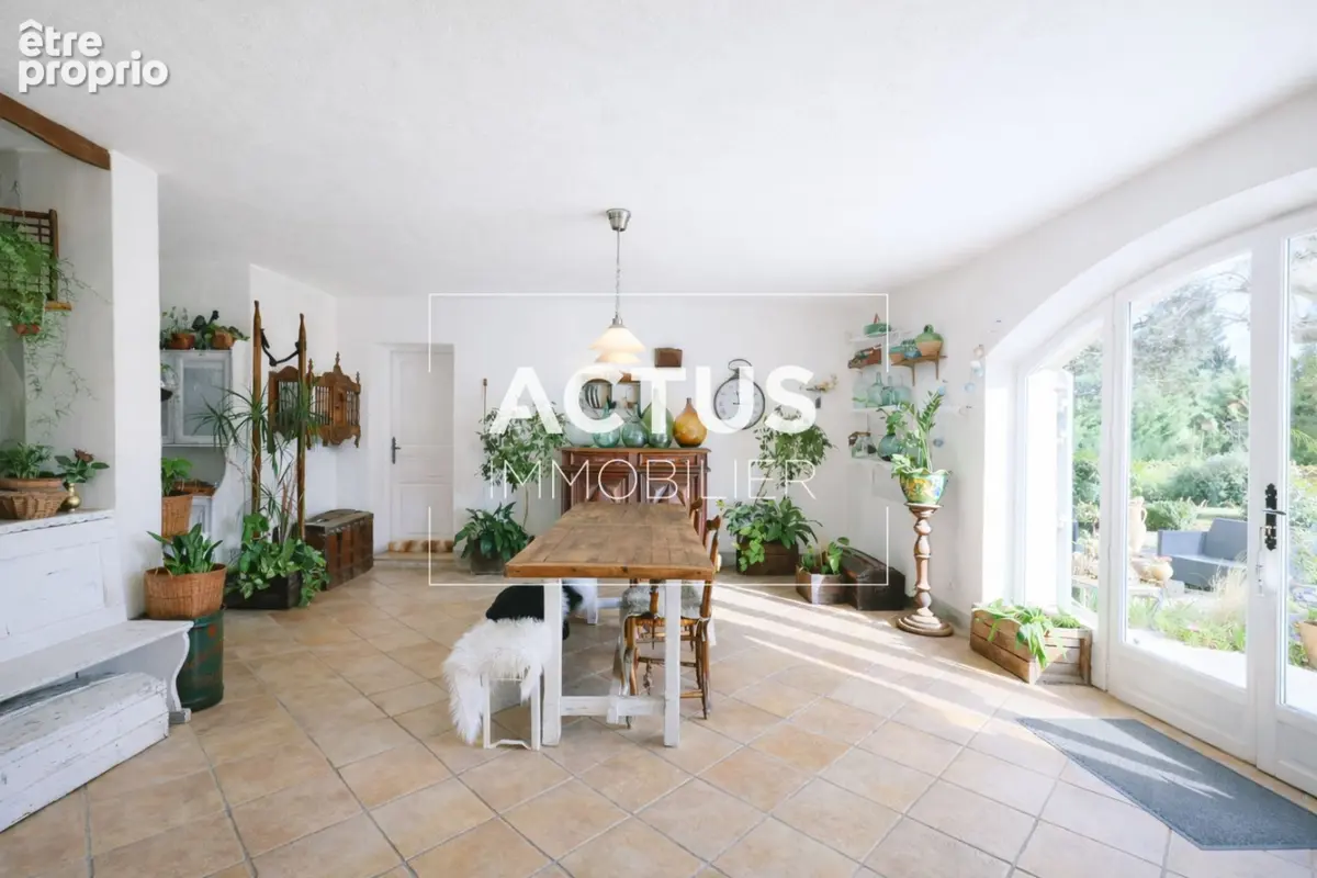 Maison 7 pièces 220 m² à vendre à Senas (13560) - photo 6