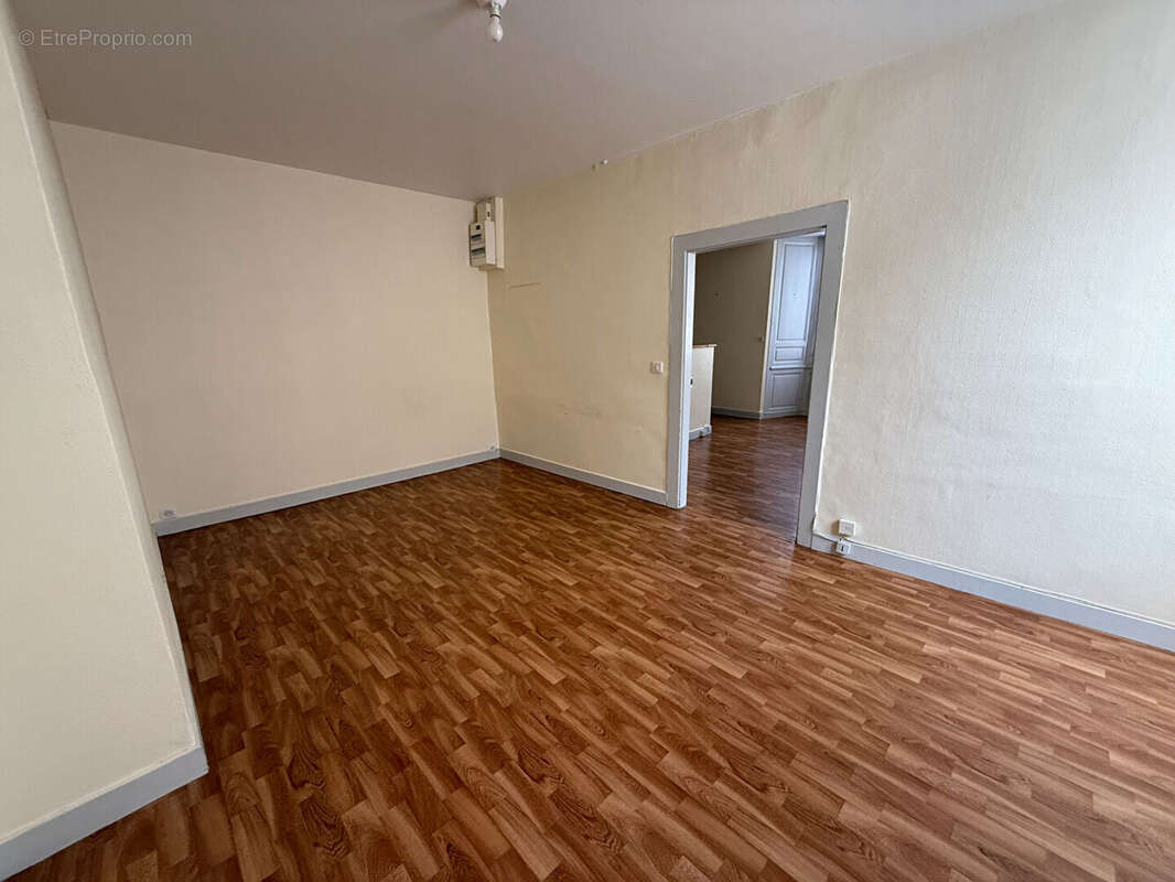 Appartement à SAINT-LEONARD-DE-NOBLAT